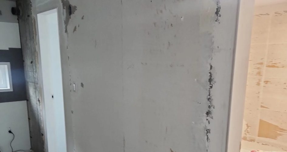 옥련동 32평 부분인테리어 현장 벽면 정리 및 바닥 시공 준비 모습